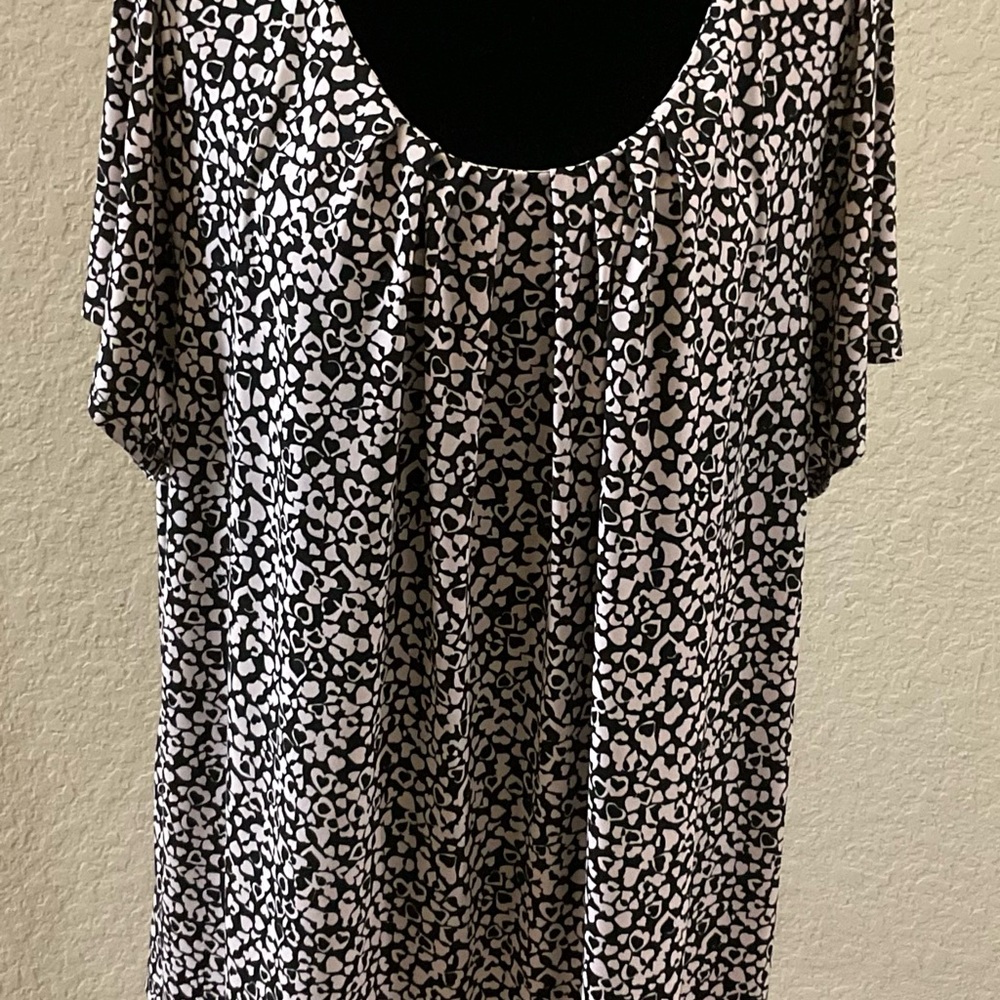 Liz Claiborne Black and Pinkish-White Relaxed Blouse